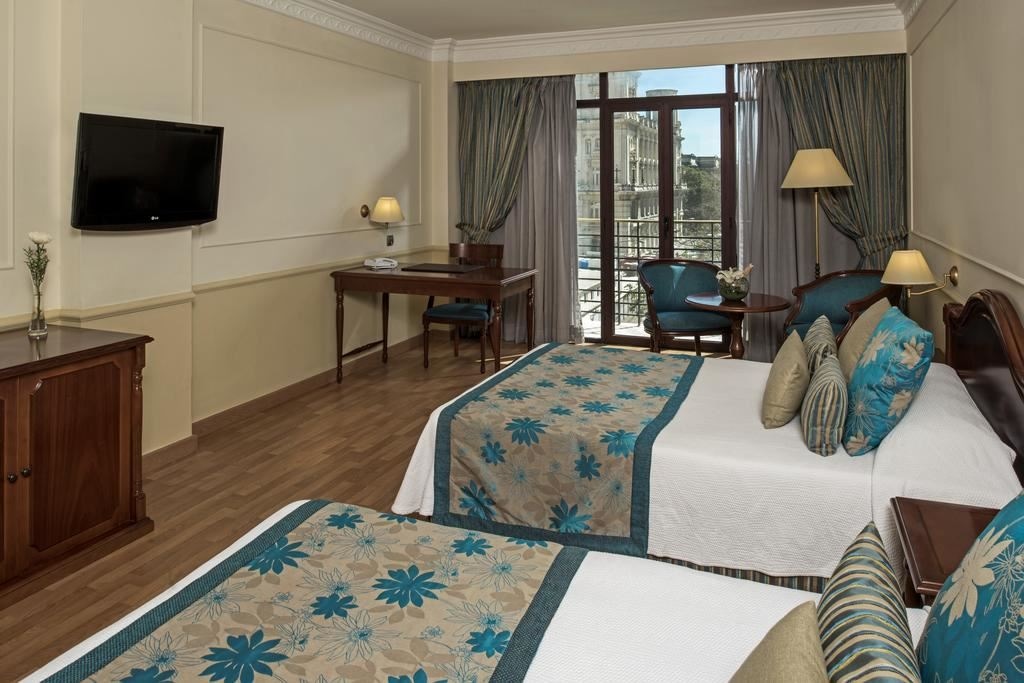 rooms-junior-suite-parkprado-view