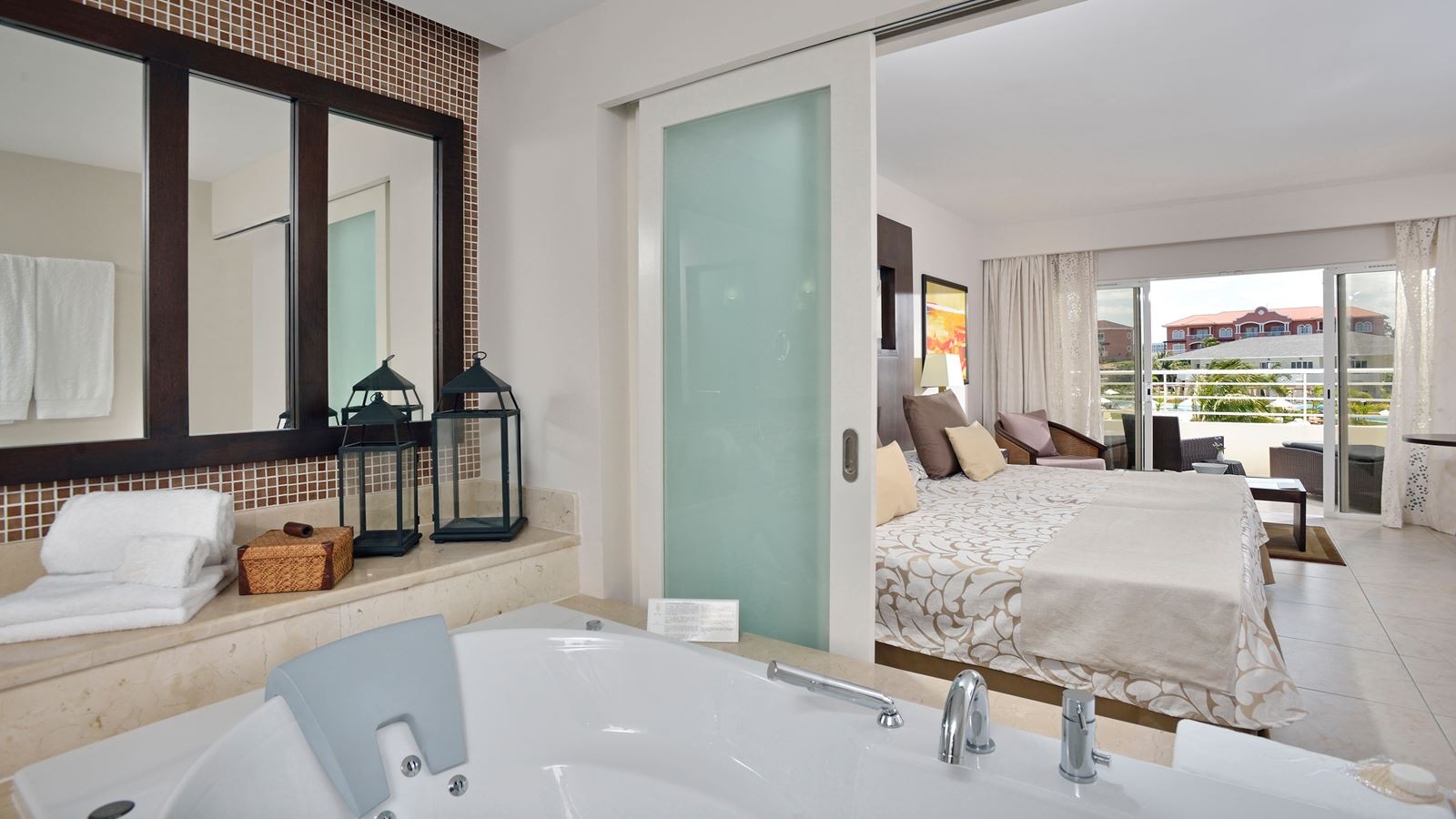 rooms-junior-suite-royal-service