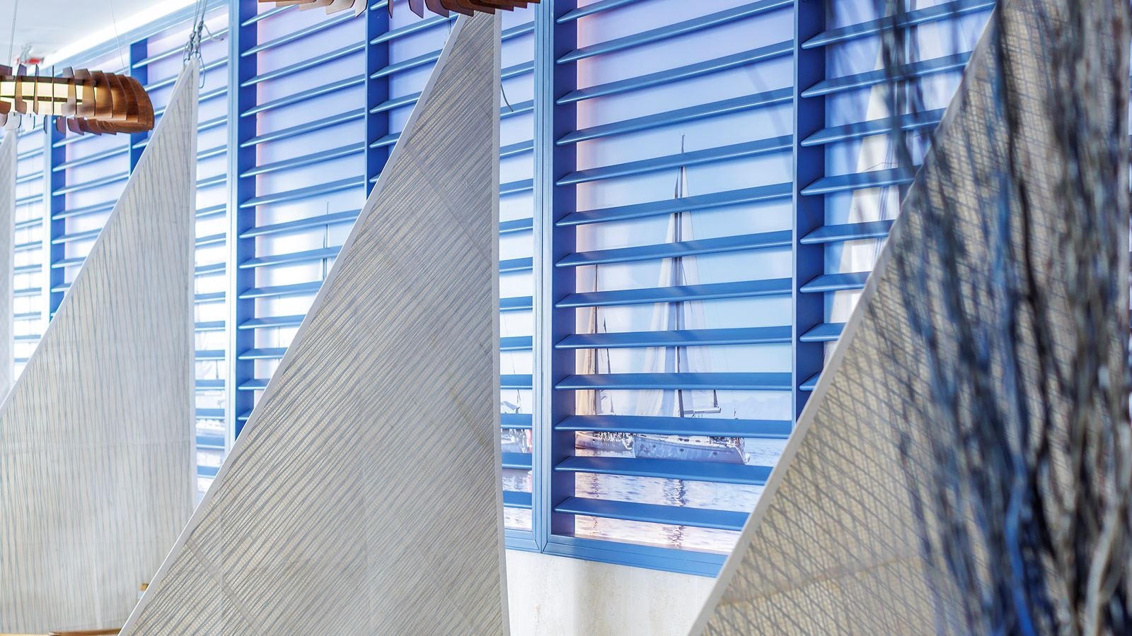 restaurants-aqua`s-grill