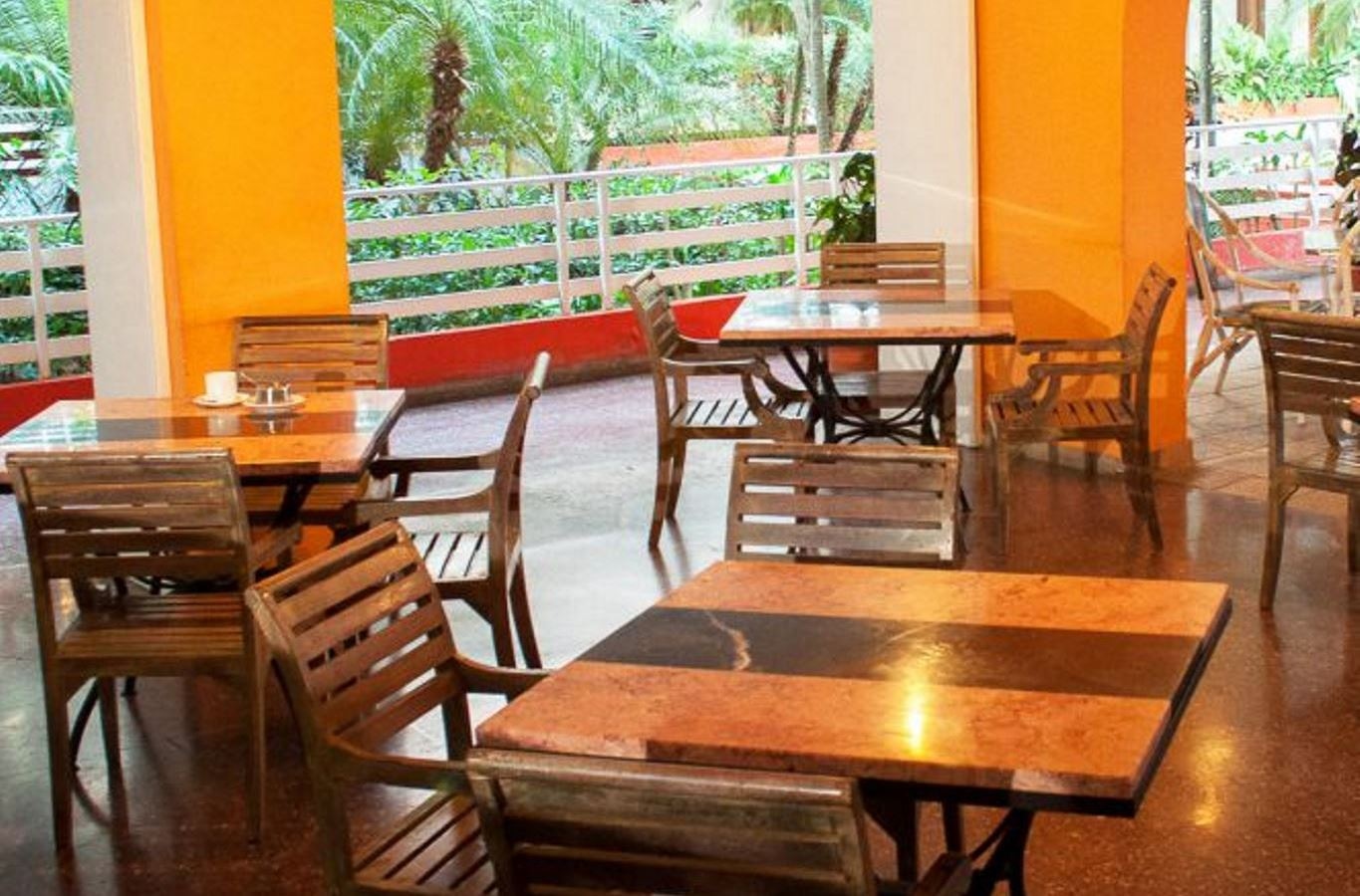 bars-el-jardín-cafeteria