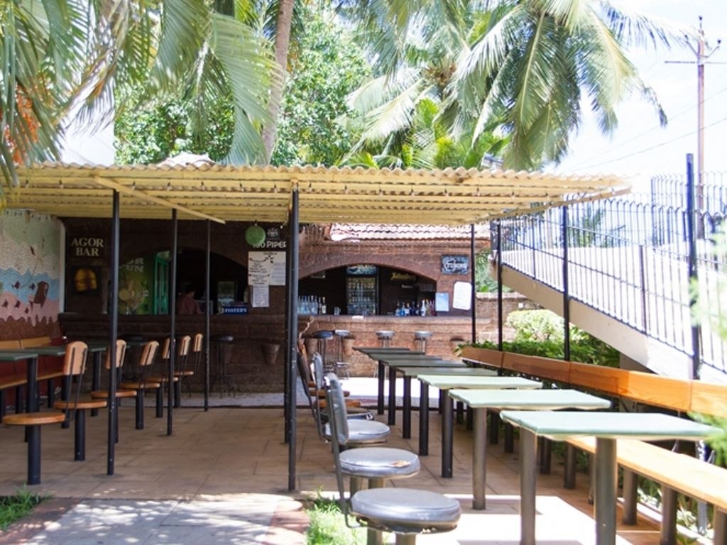 bars-agor--poolside-bar