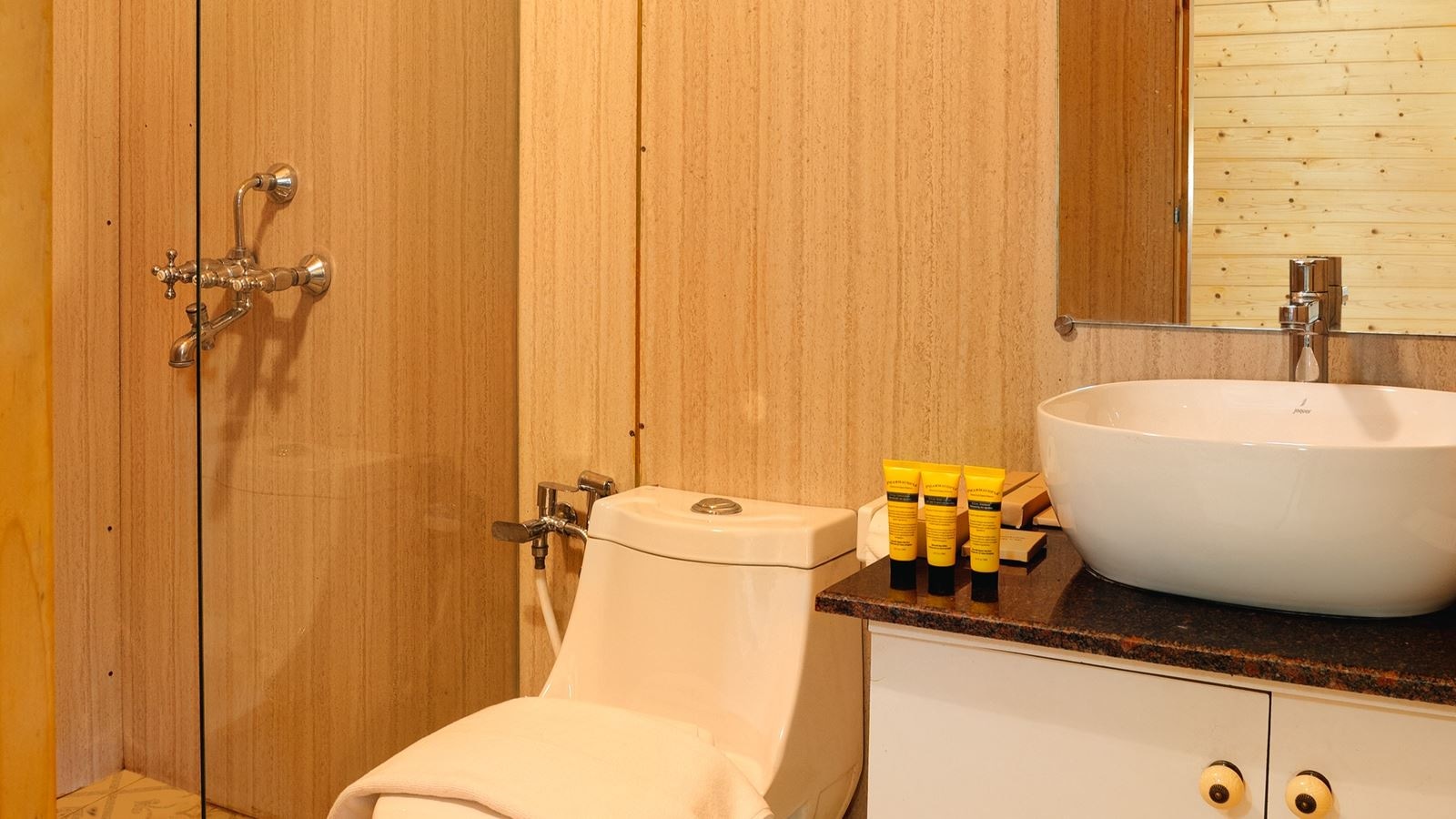 rooms-premium-wooden-cottage-ac