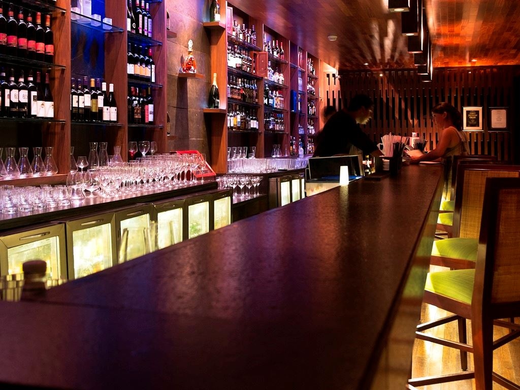 bars-edge-bar-and-lounge