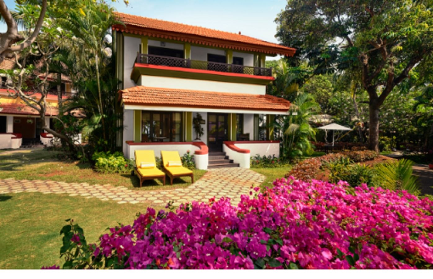 rooms-superior-garden-view-with-balcony