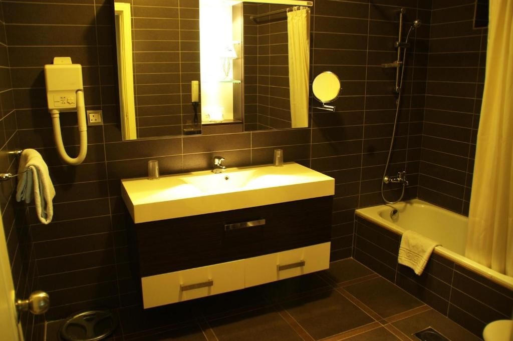 rooms-deluxe-room