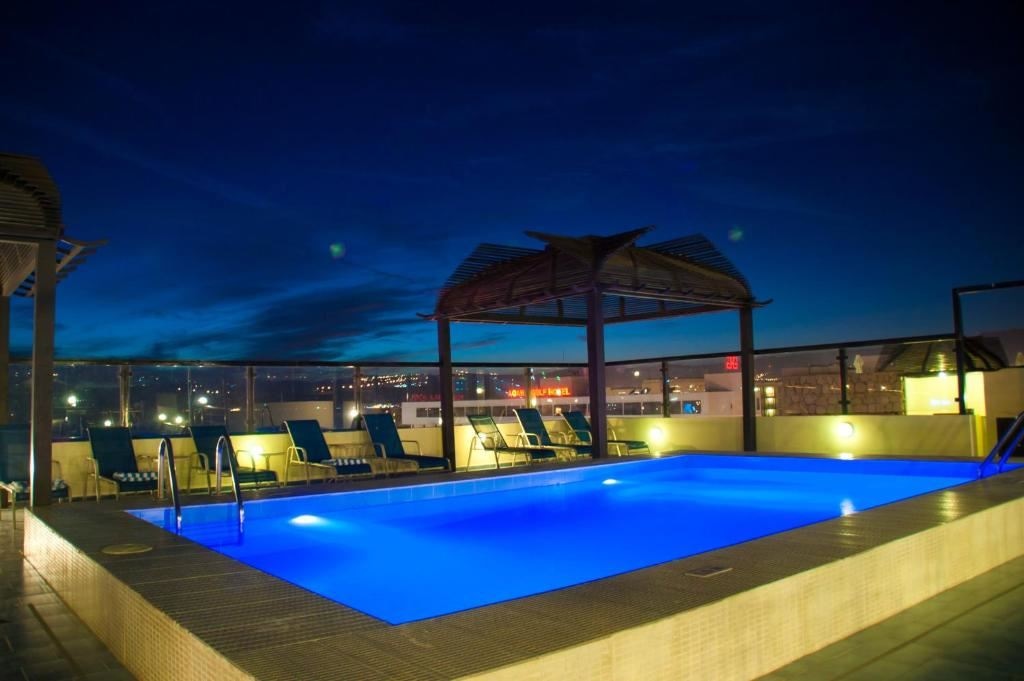 pools-outdoor-pool