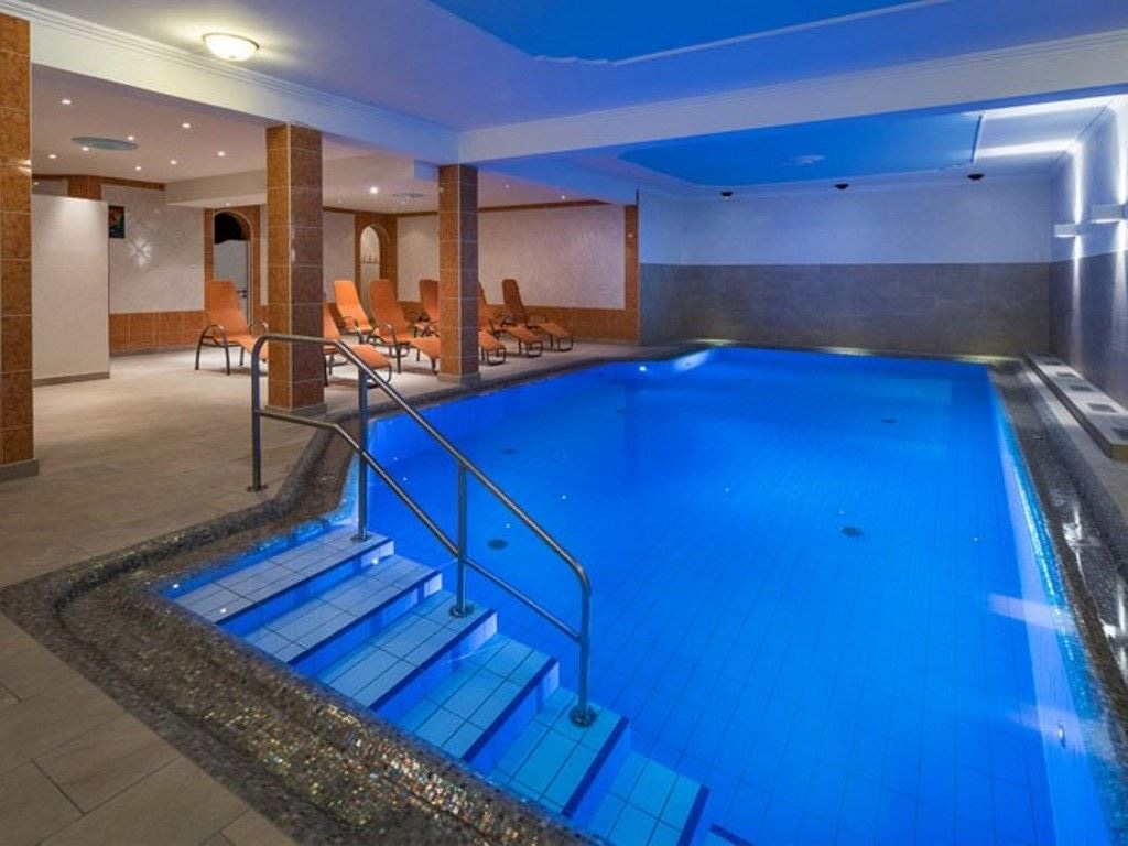 pools-indoor-pool