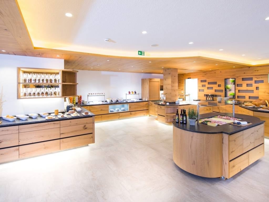 restaurants-restaurant