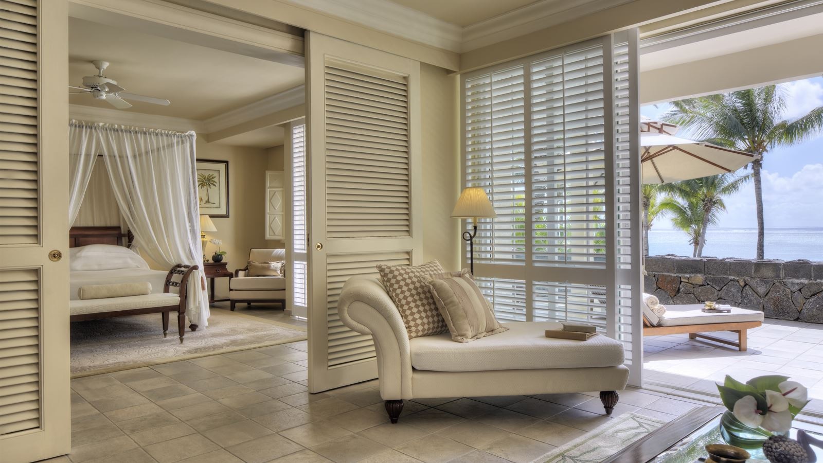 rooms-colonial-ocean-front-suites