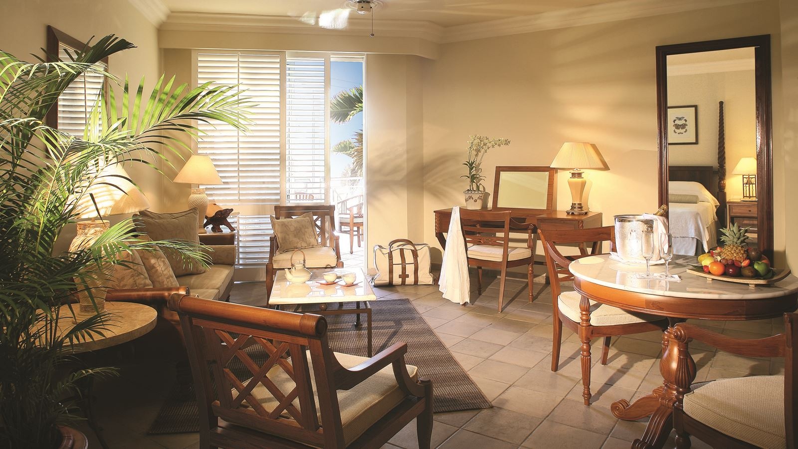 rooms-colonial-garden-view-senior-suite