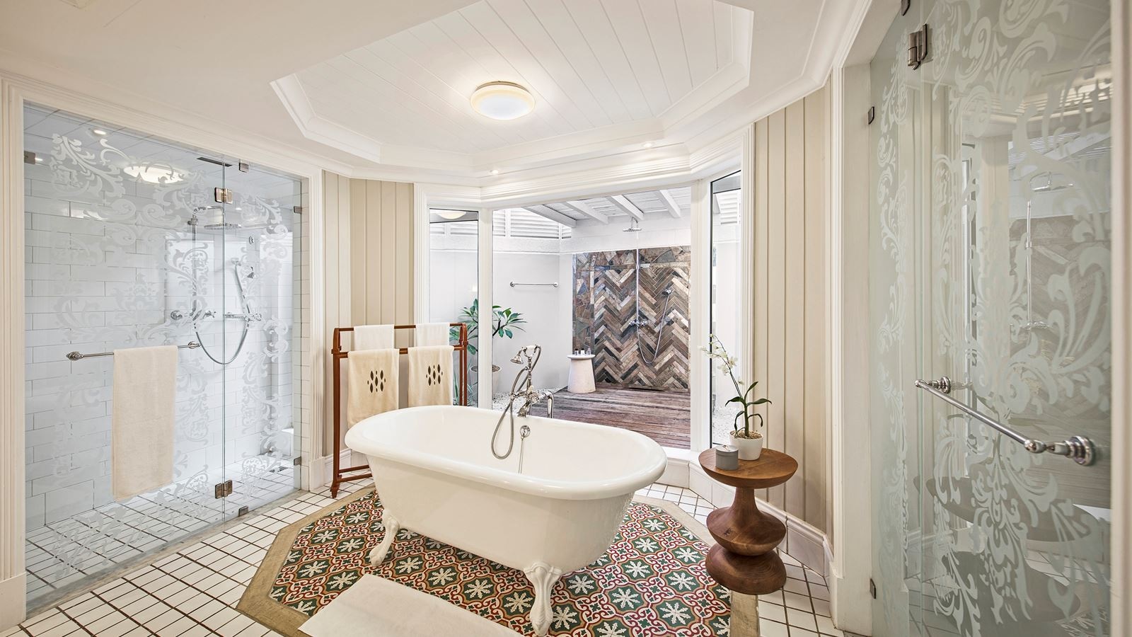 rooms-deluxe-beachfront-suite