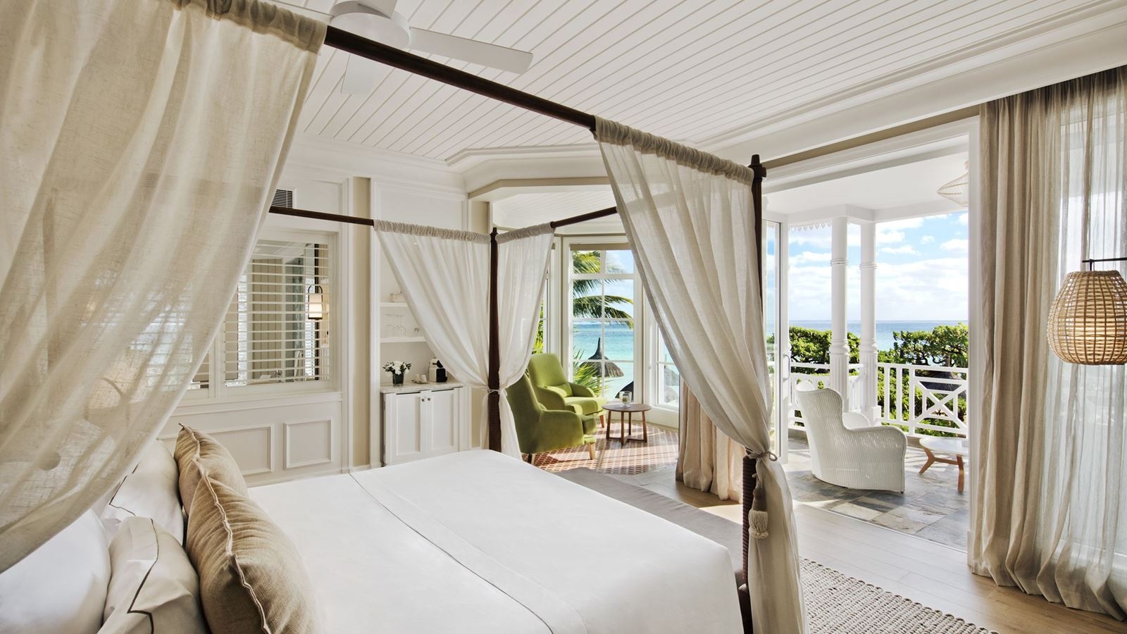 rooms-junior-suites-beachfront