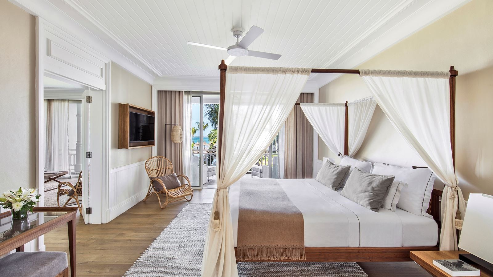 rooms-senior-suite-sea-view