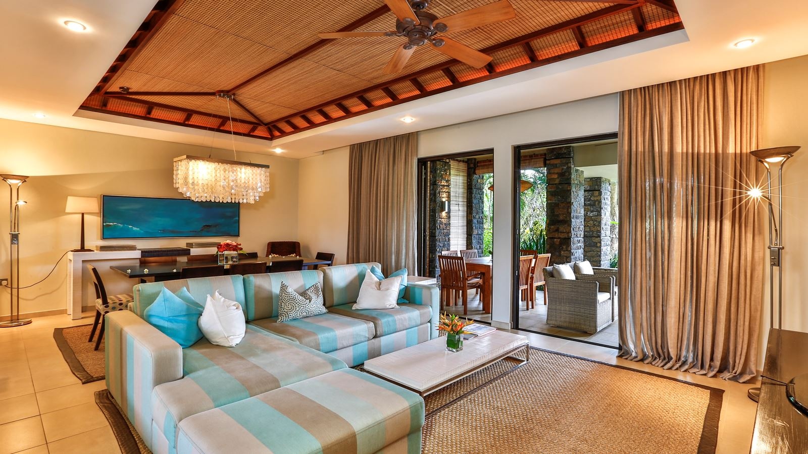 rooms-1broom-prestige-suite-sea