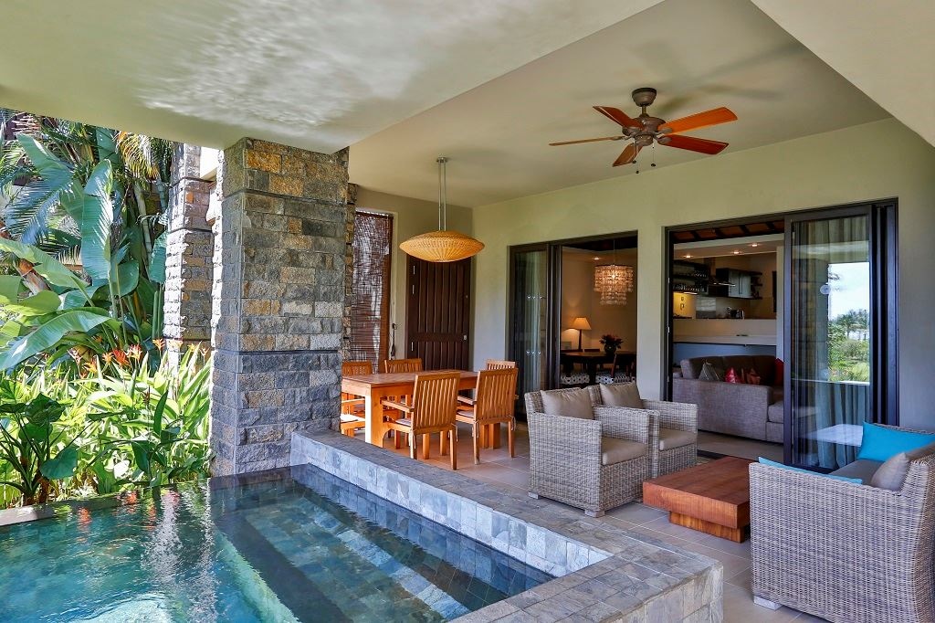 rooms-2-broom-prestige-suite-golf