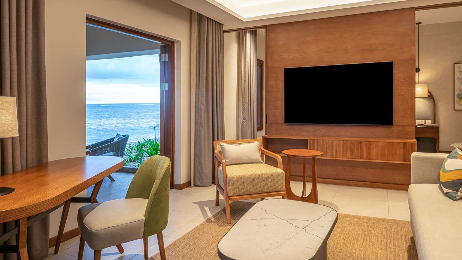 rooms-beachfront-junior-suite