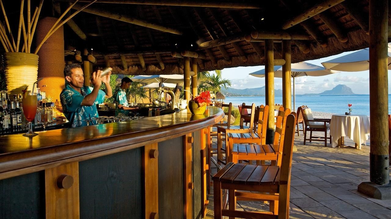bars-le-morne-beach-bar