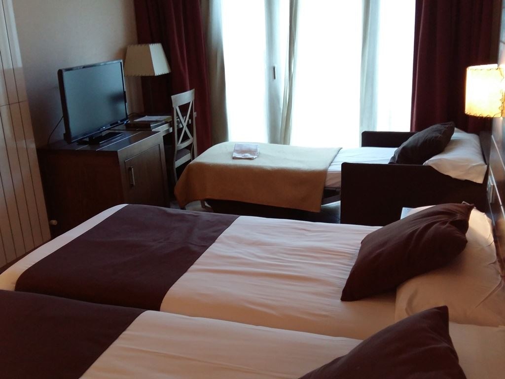 rooms-quadruple-room