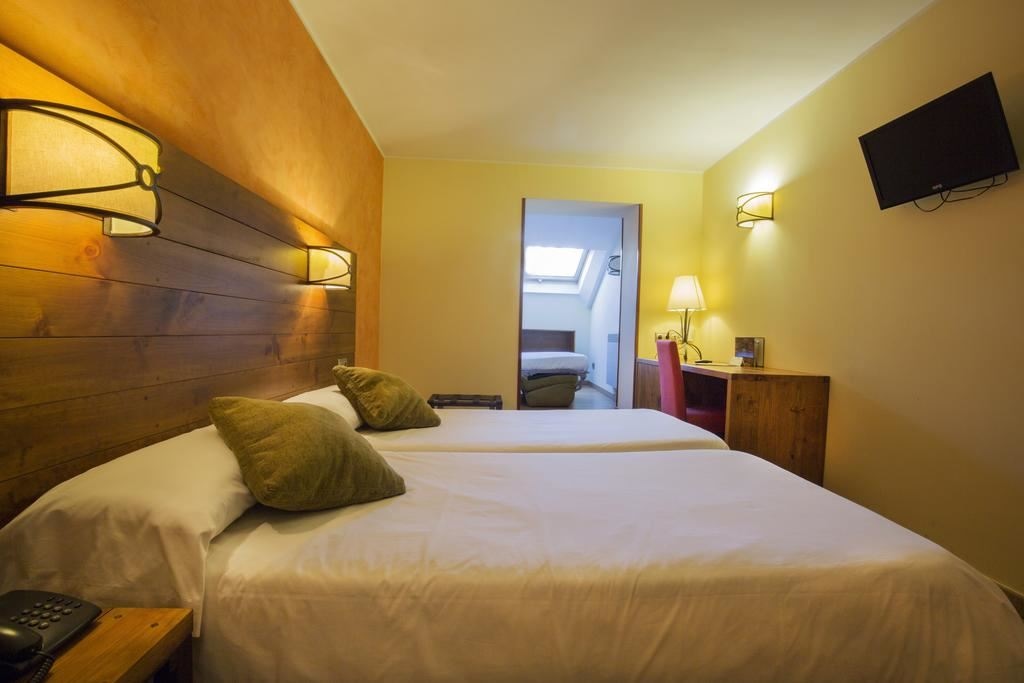 rooms-quadruple-room