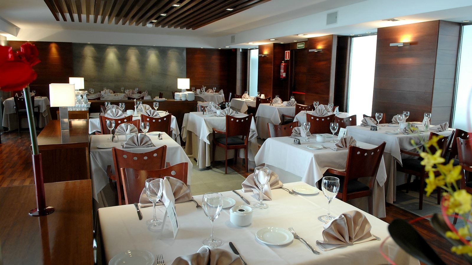 restaurants-restaurant