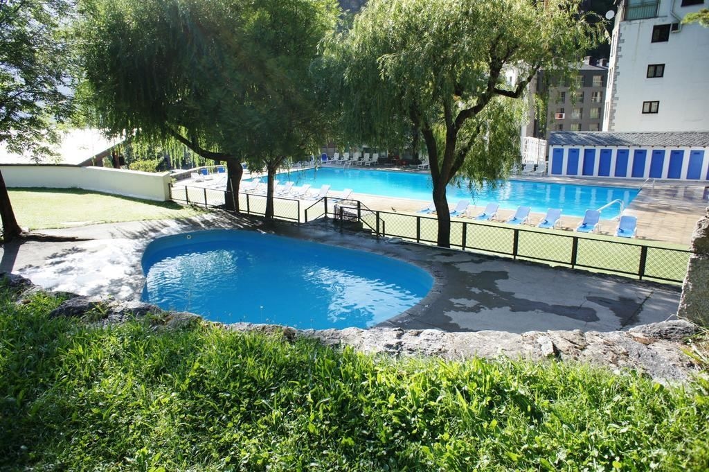 pools-outdoor-pool