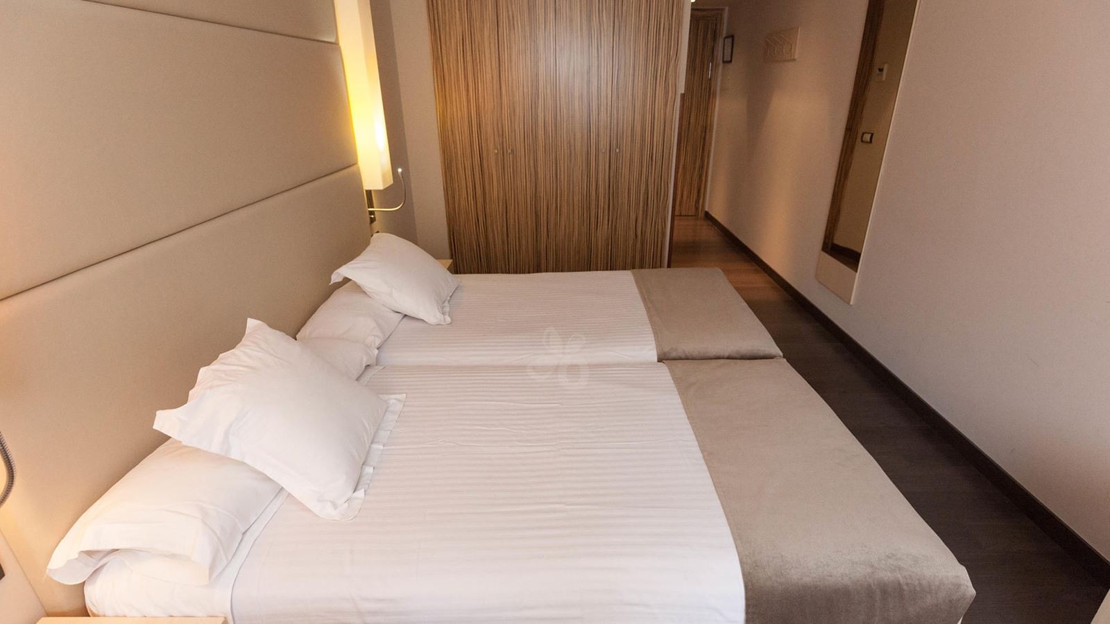 rooms-standard-twin-triple