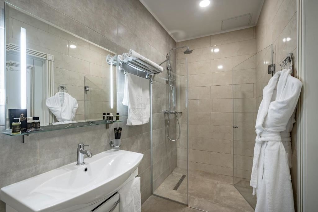 rooms-deluxe-room