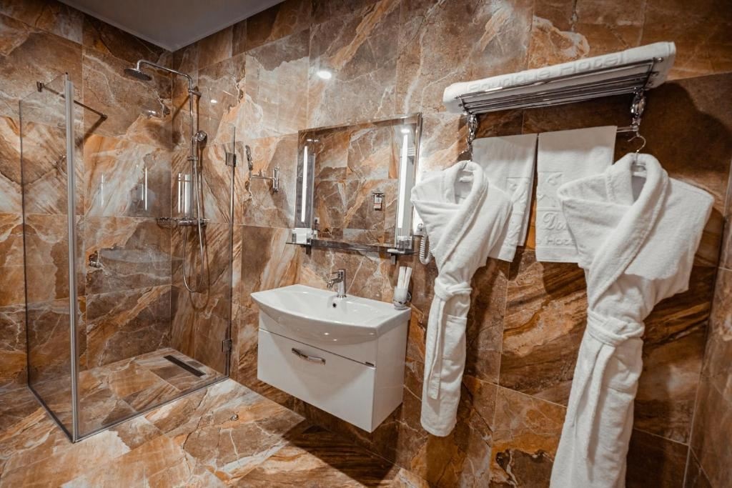 rooms-family-room