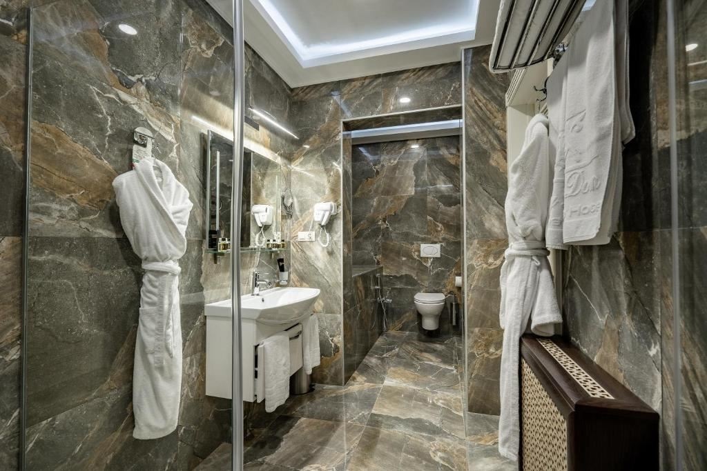 rooms-luxury-room