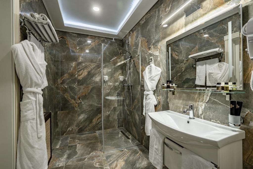 rooms-luxury-room