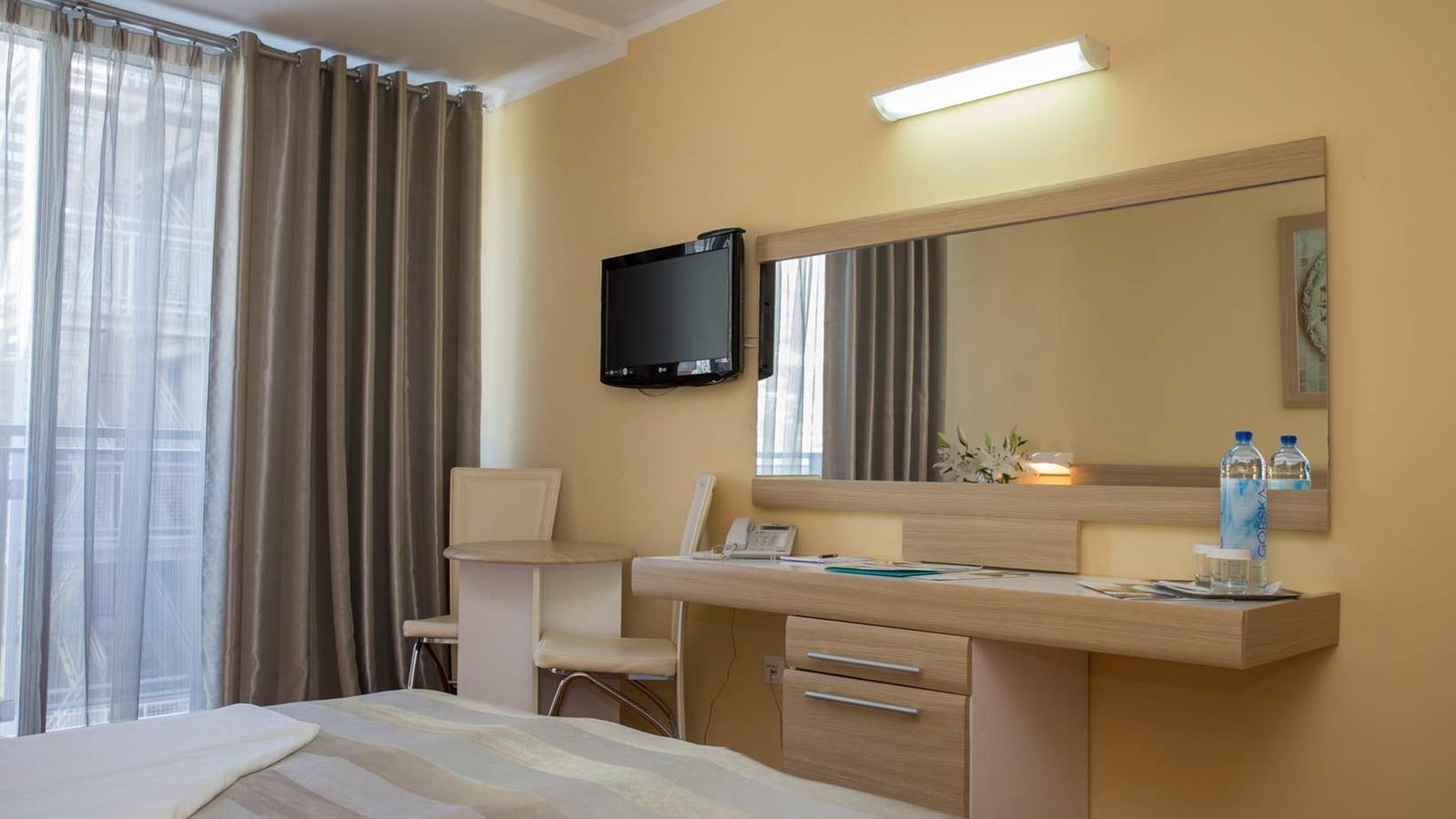 rooms-single-room-main-building