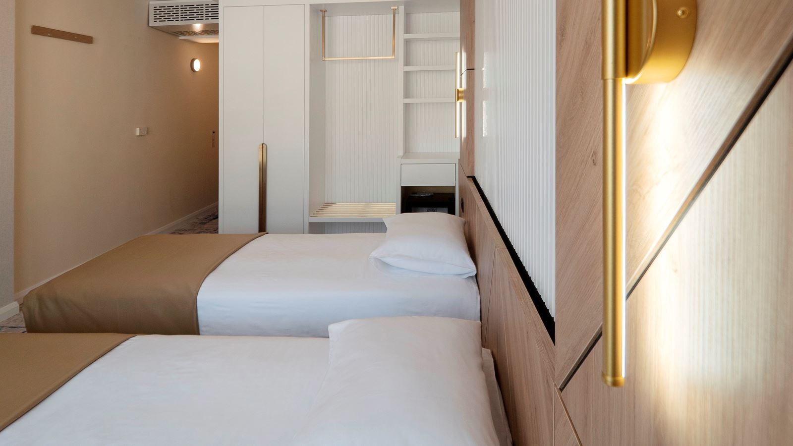 rooms-double-room-main-building