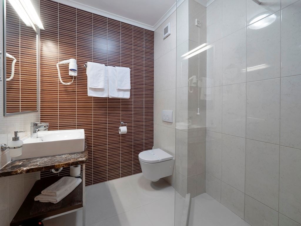 rooms-double-room-main-building