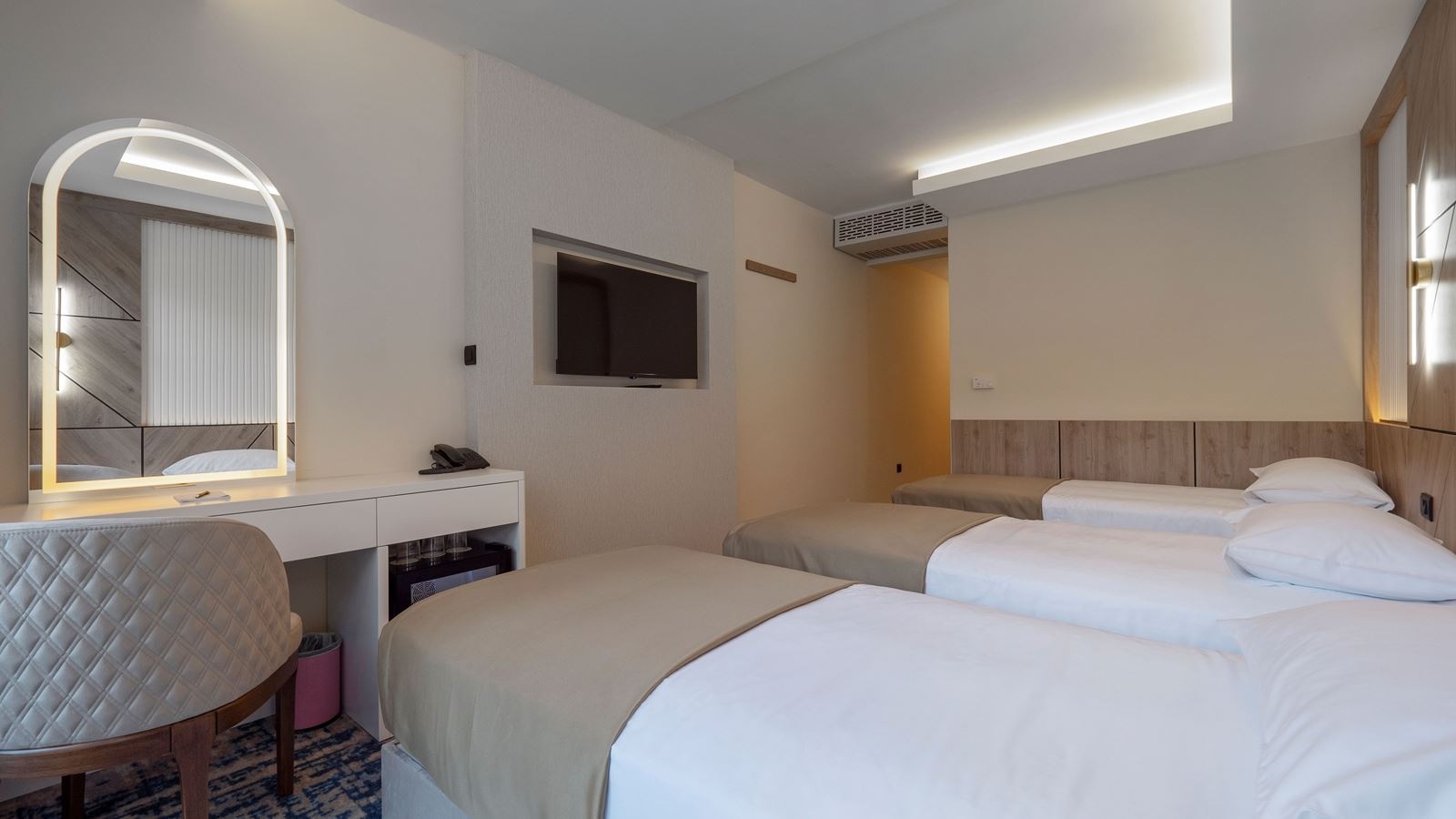 rooms-quadruple-room