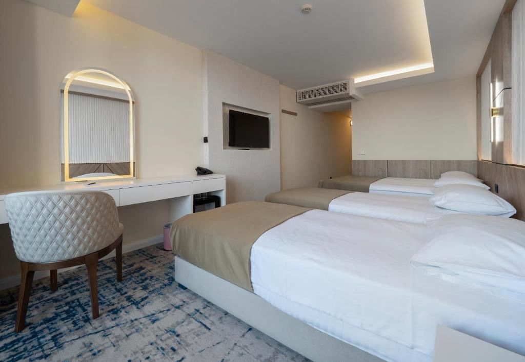 rooms-triple-room-sea-view-main-building