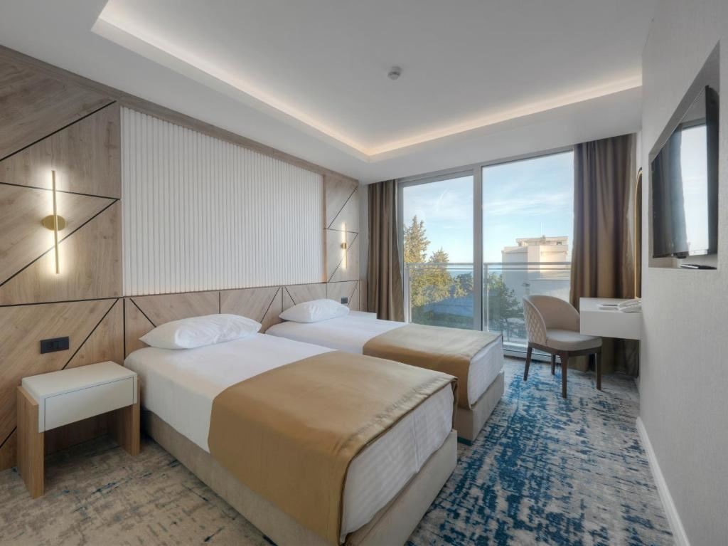 rooms-family-room-sea--view