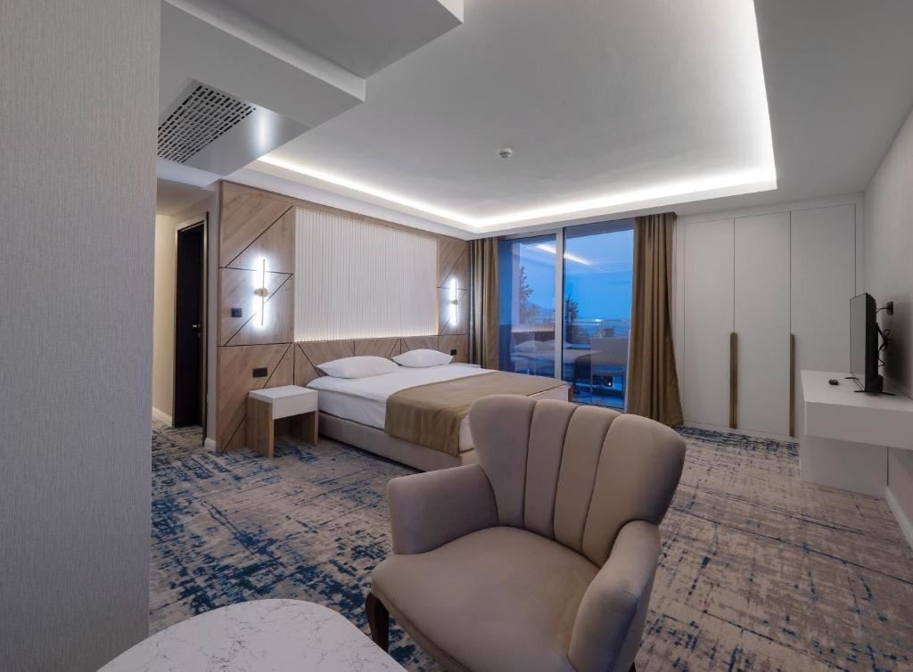 rooms-family-room-sea--view