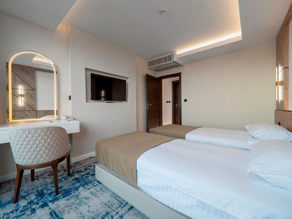 rooms-family-room-land-view