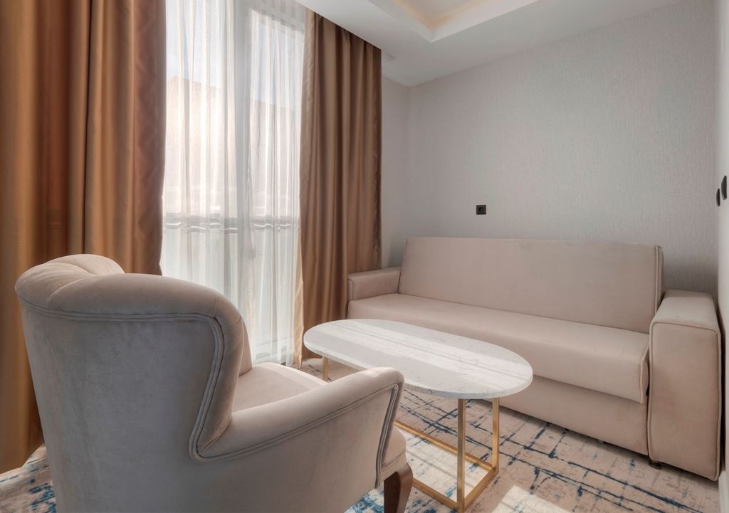 rooms-family-room-land-view