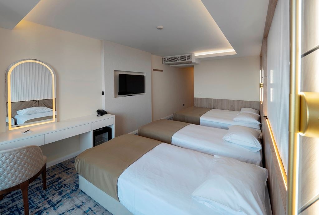 rooms-triple-room-main-building