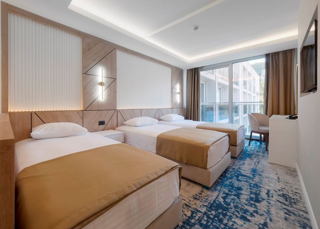 rooms-triple-room-sea-view-main-building