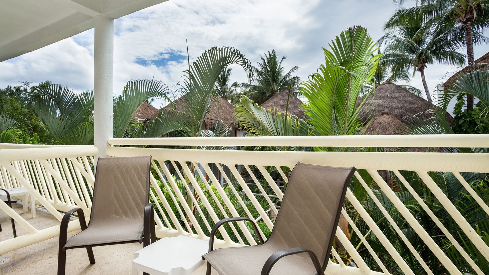 rooms-deluxe-tropical-view