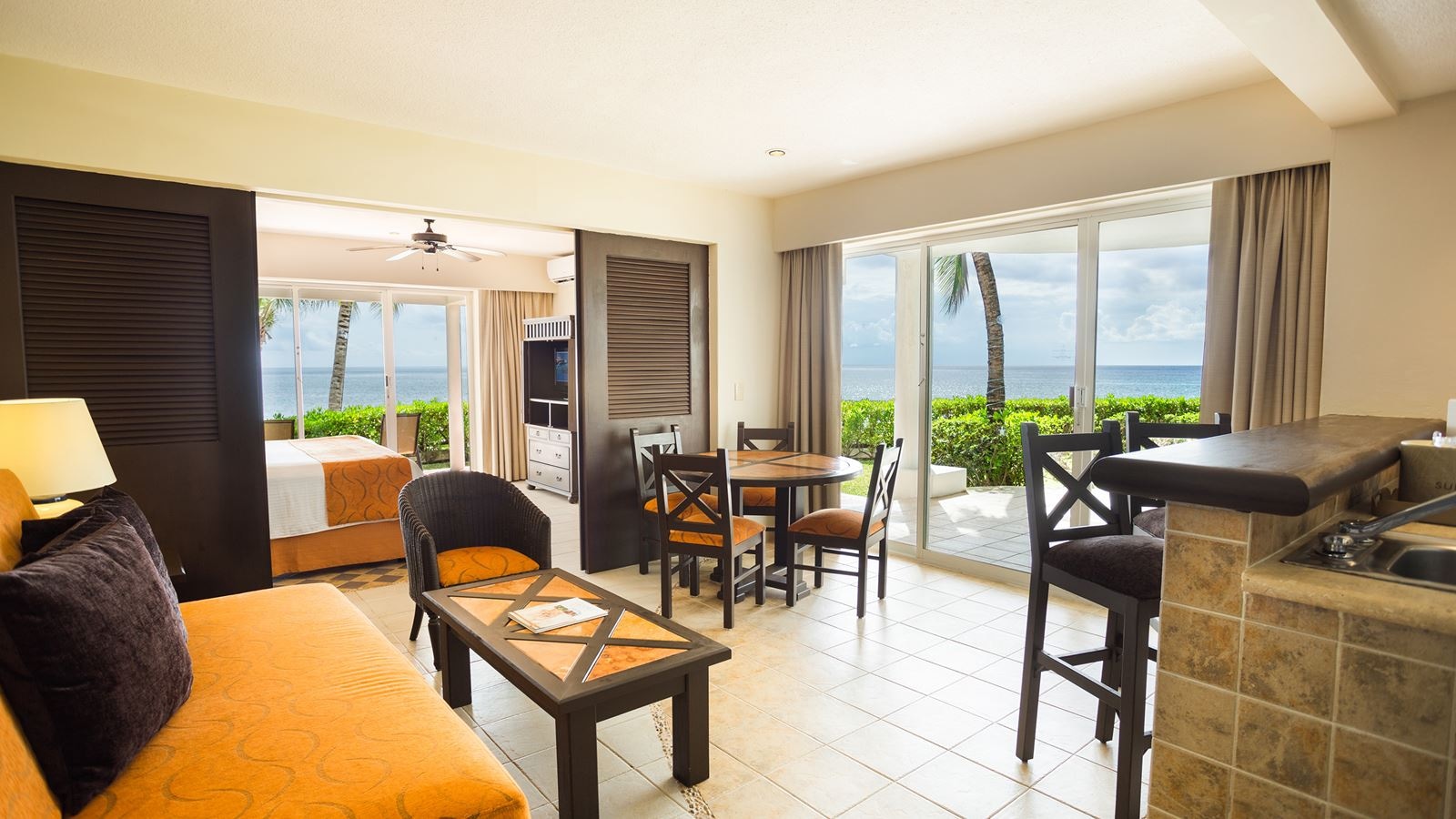 rooms-honeymoon-junior-suite-with-jacuzzi