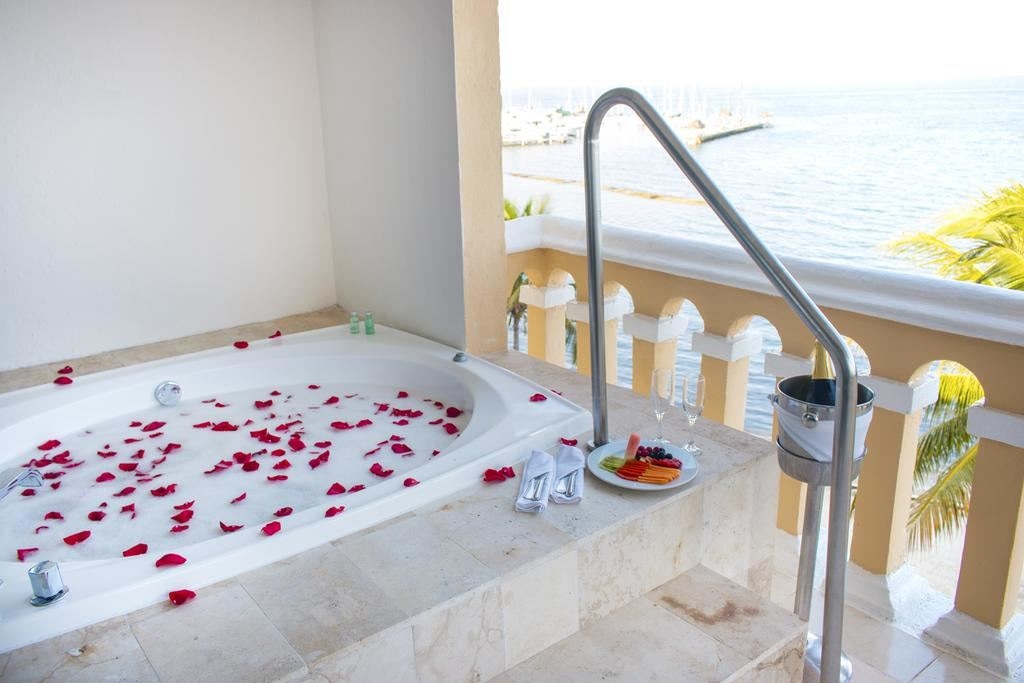 rooms-jacuzzi-ocean-view-adult-only