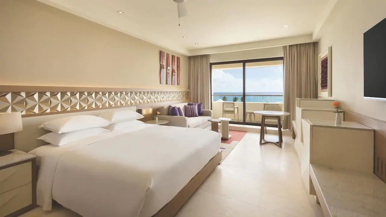 rooms-club-ocean-front-master-suite