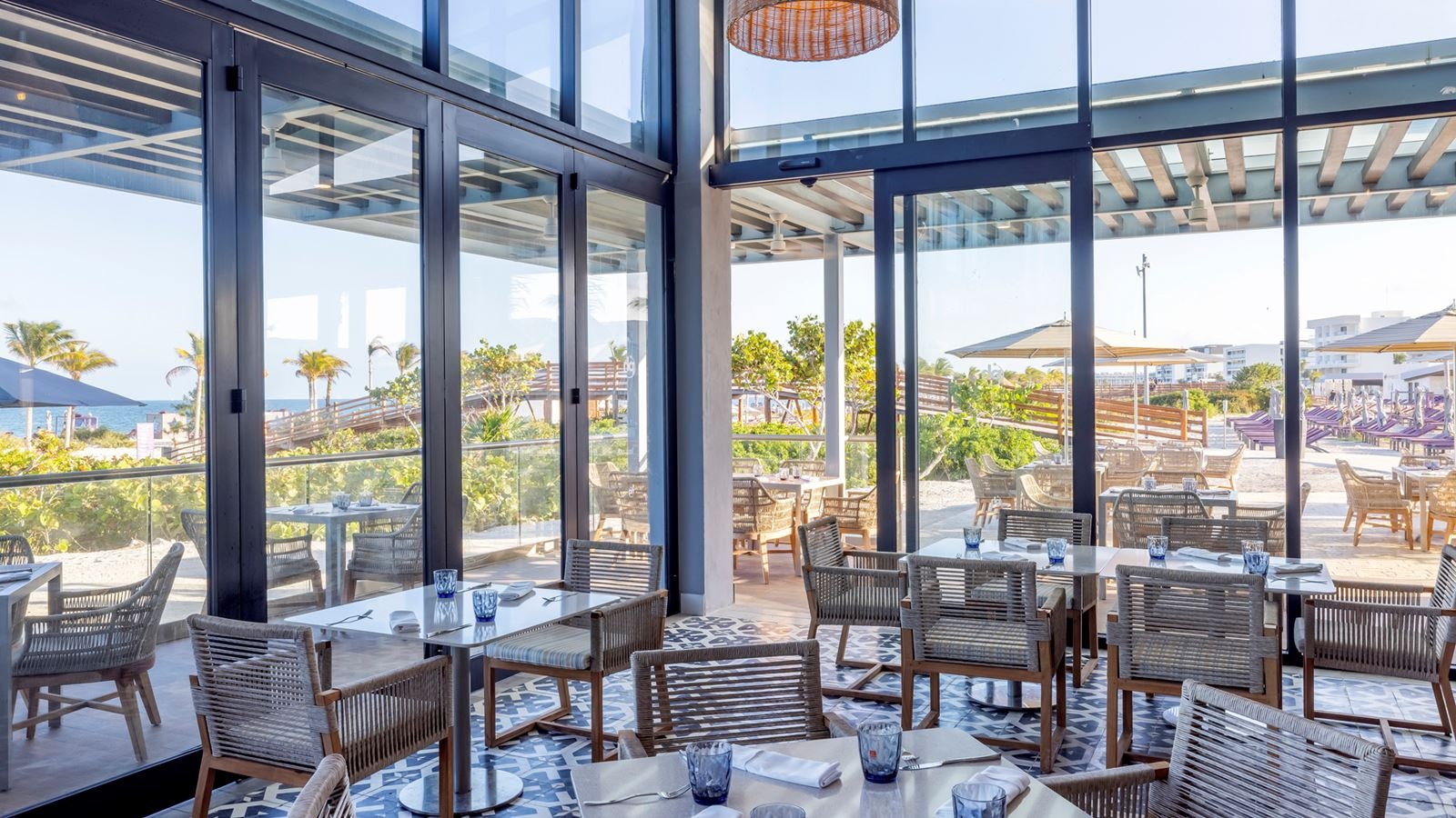 restaurants-the-shores-beach-club--restaurant