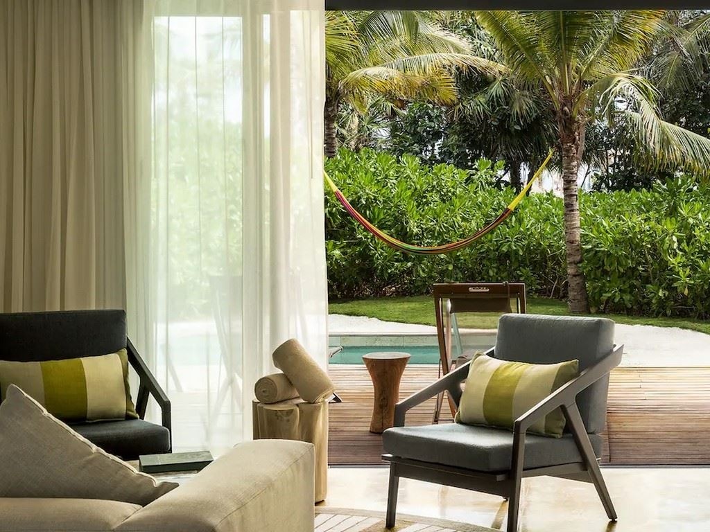 rooms-bilevel-suite