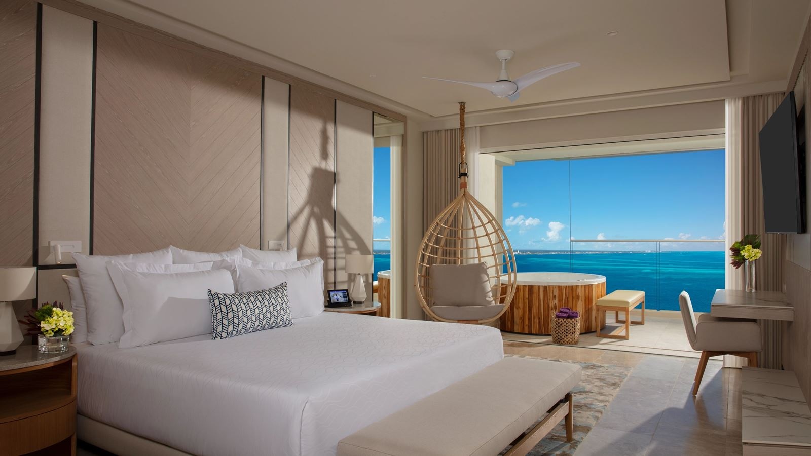 rooms-xhale-club-presidential-suite-ocean-front