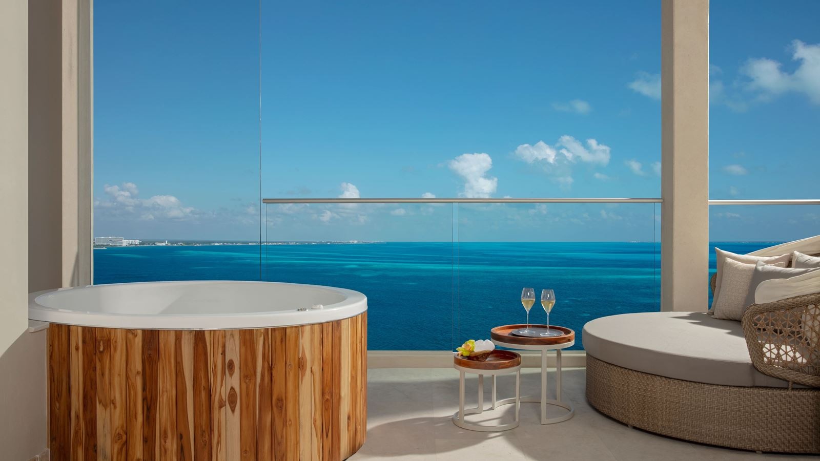 rooms-xhale-club-presidential-suite-ocean-front