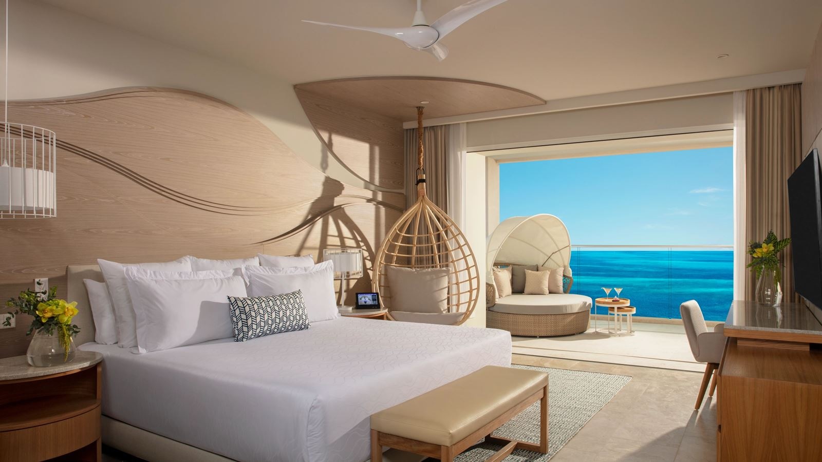 rooms-xhale-club-master-suite-ocean-front